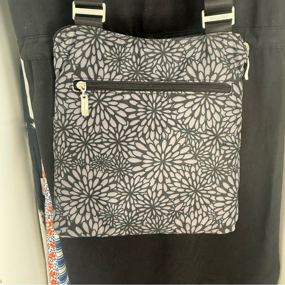 Baggallini Horizon Everyday Crossbody Bag Travel Organizer Black Print - Picture 3 of 15